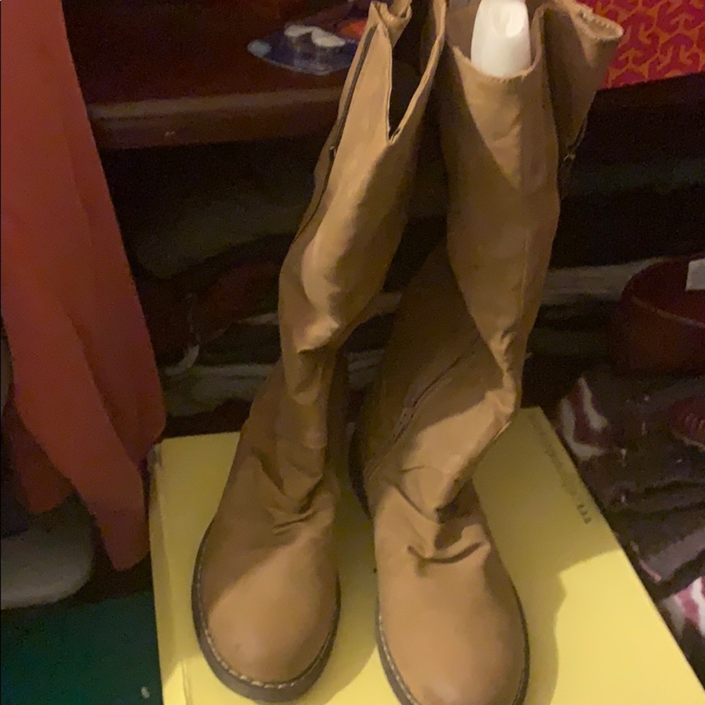 Cathy Jean boots, brand new , sz 9